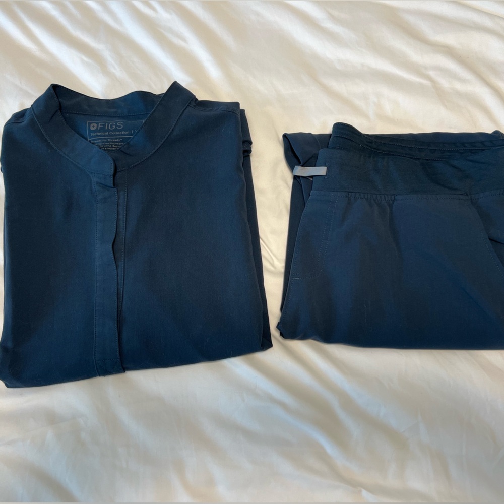 FIGS Scrub Set in Dark Harbor - Top XL, Pants XXL